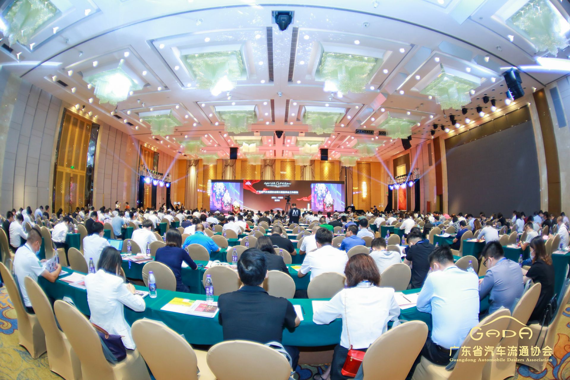 喜报丨开云手机官方网站-开云（中国）“包揽”省汽车流通行业颁奖礼53项大奖(图1)