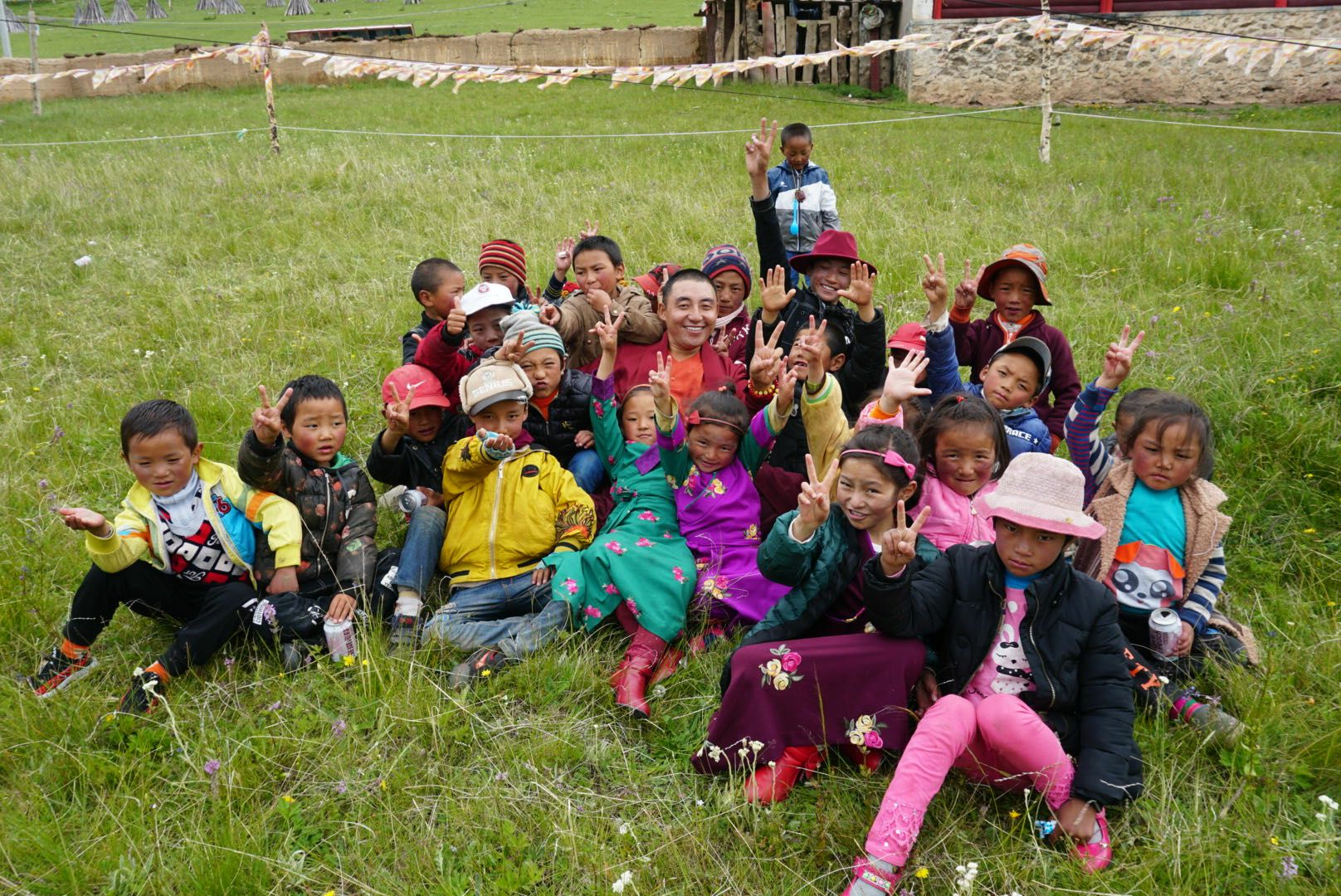 开云手机官方网站-开云（中国）公益回顾丨家国同欢月同圆 温暖满载甘孜州(图14)