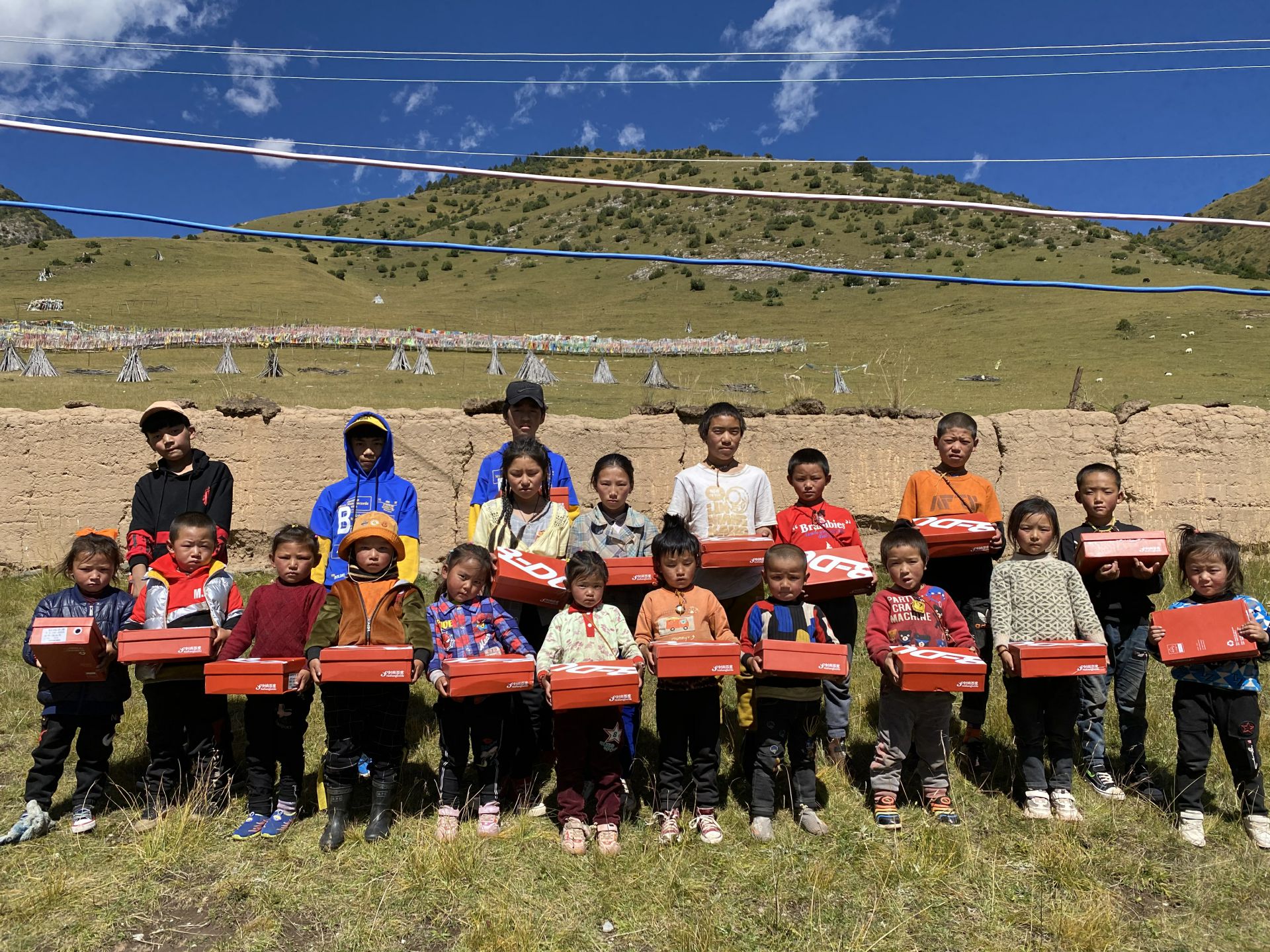 开云手机官方网站-开云（中国）公益回顾丨家国同欢月同圆 温暖满载甘孜州(图13)